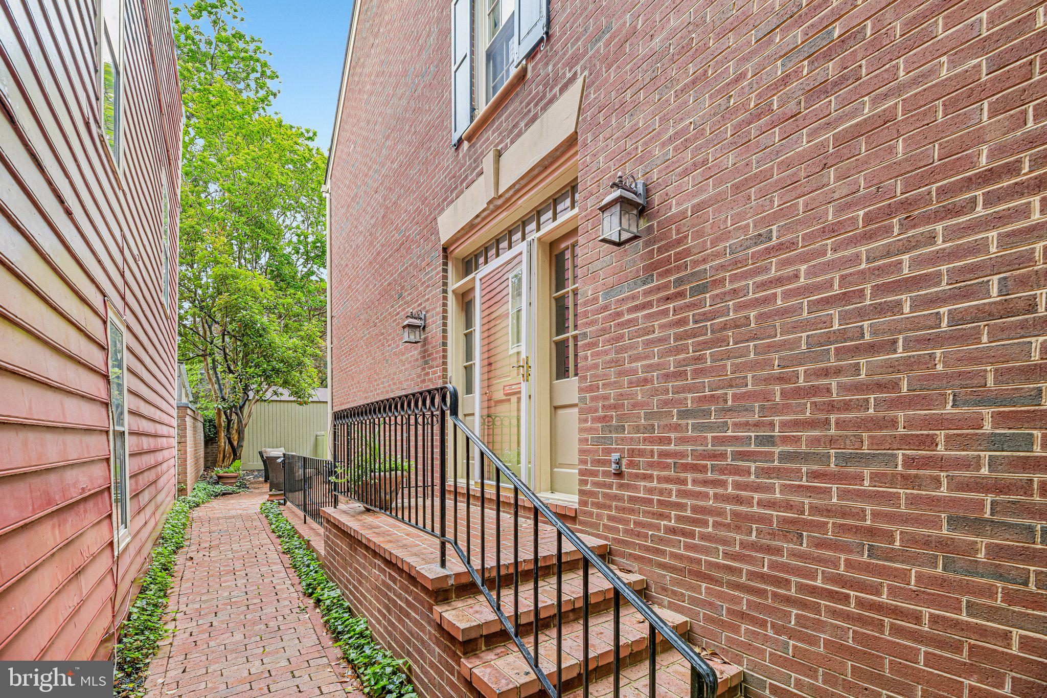 428 S FAIRFAX STREET
