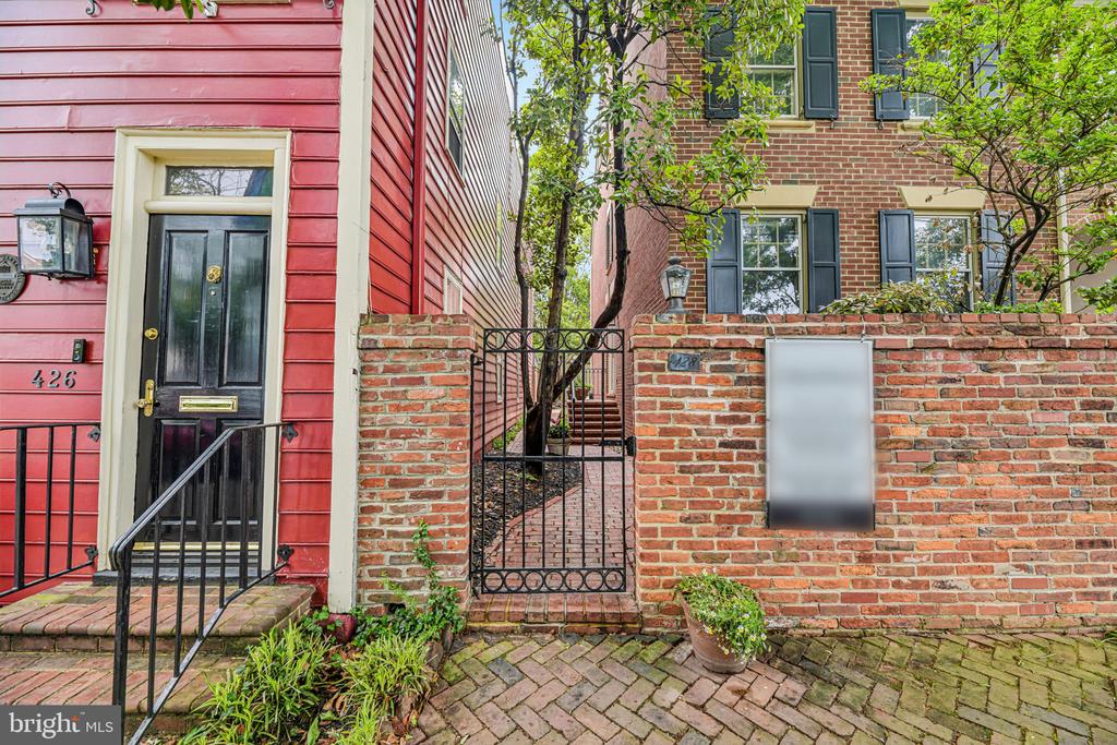 428 S FAIRFAX STREET