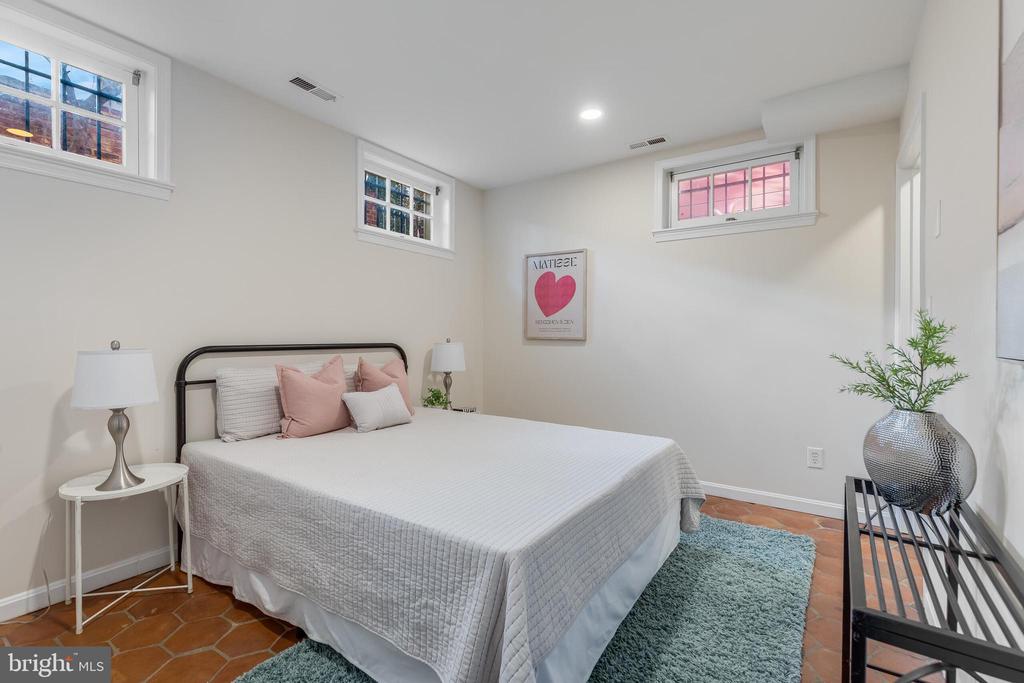 428 S FAIRFAX STREET