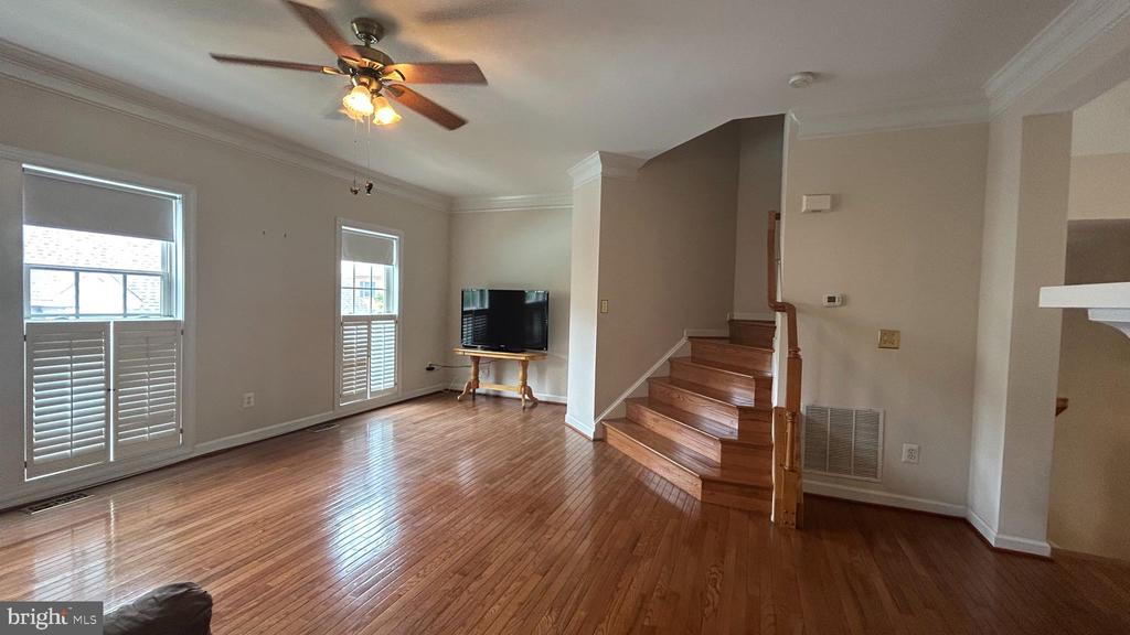 939 HARRISON CIRCLE
