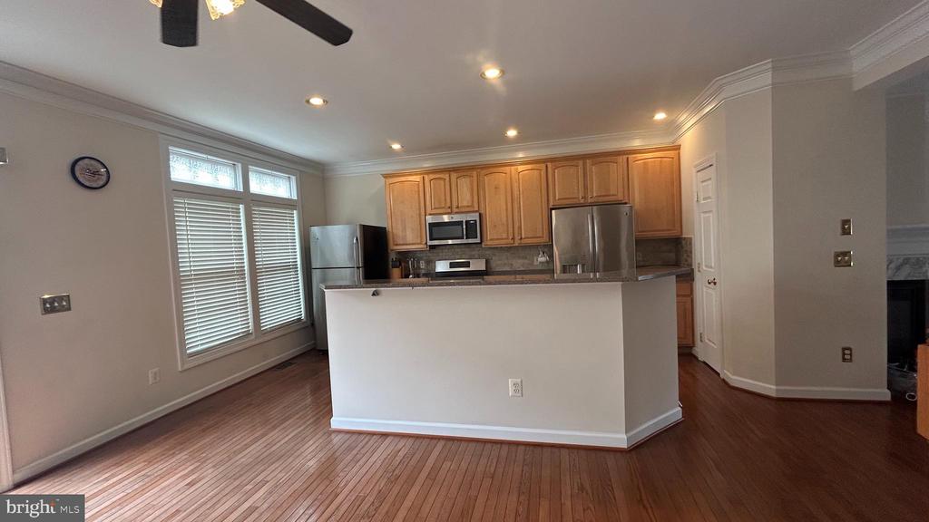 939 HARRISON CIRCLE