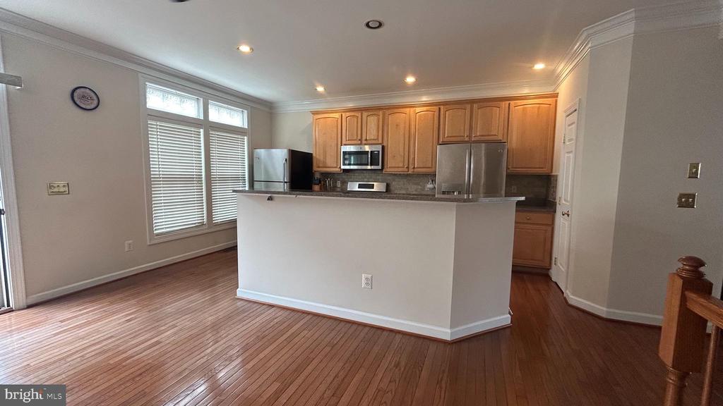939 HARRISON CIRCLE