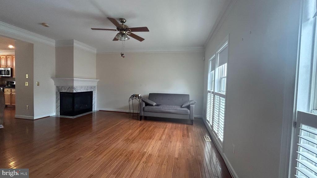 939 HARRISON CIRCLE