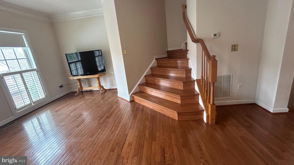 939 HARRISON CIRCLE