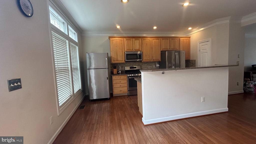 939 HARRISON CIRCLE
