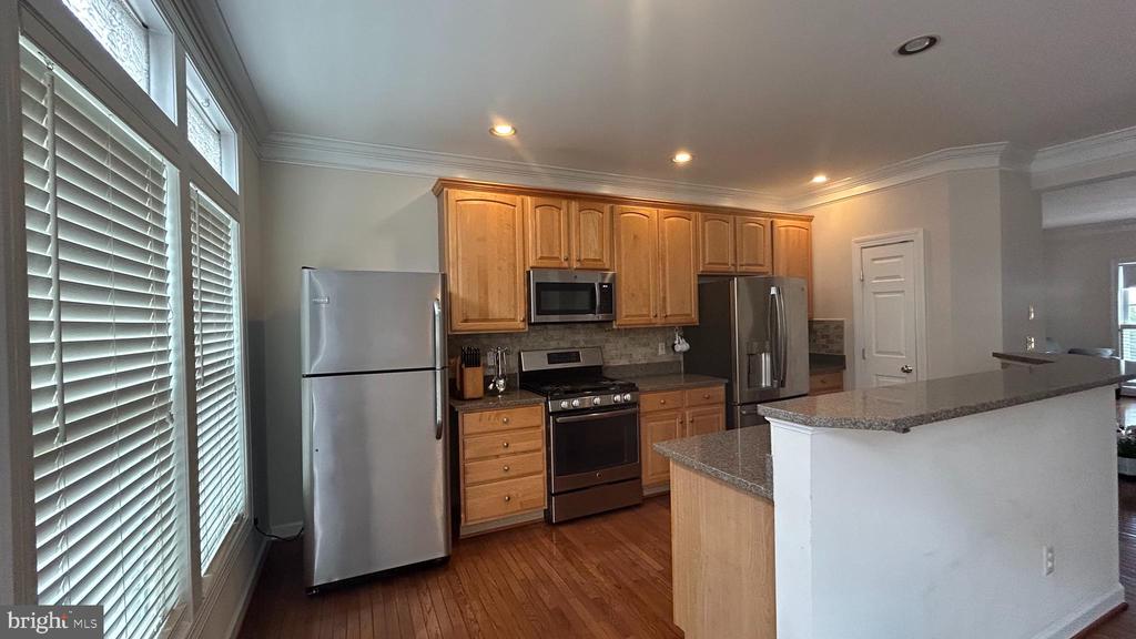 939 HARRISON CIRCLE