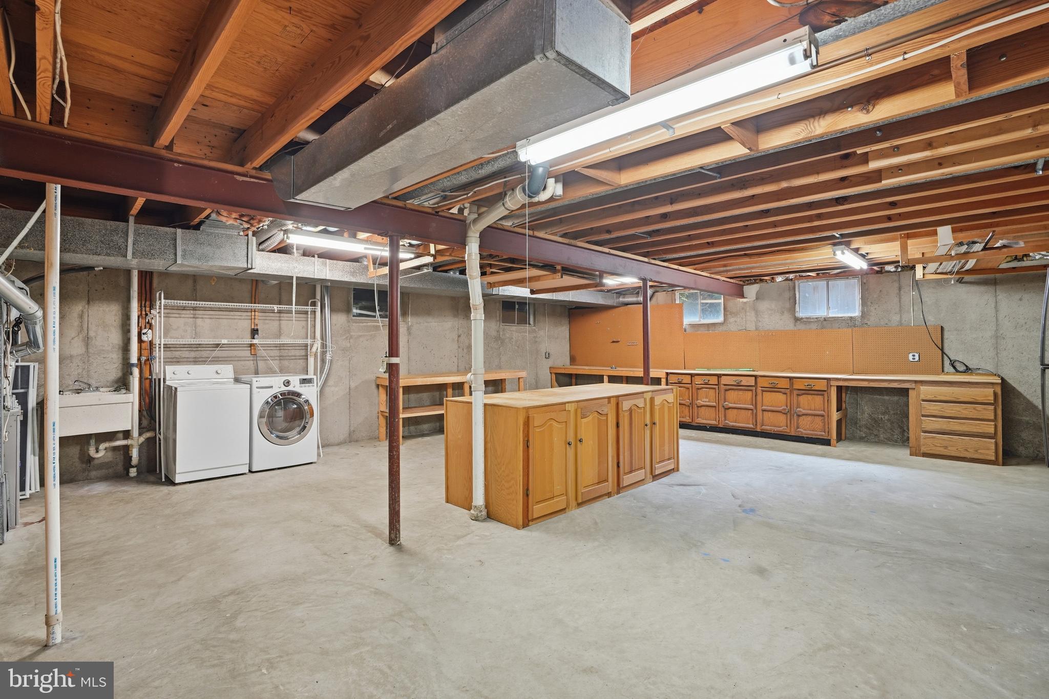 3901 COLONEL ELLIS AVENUE