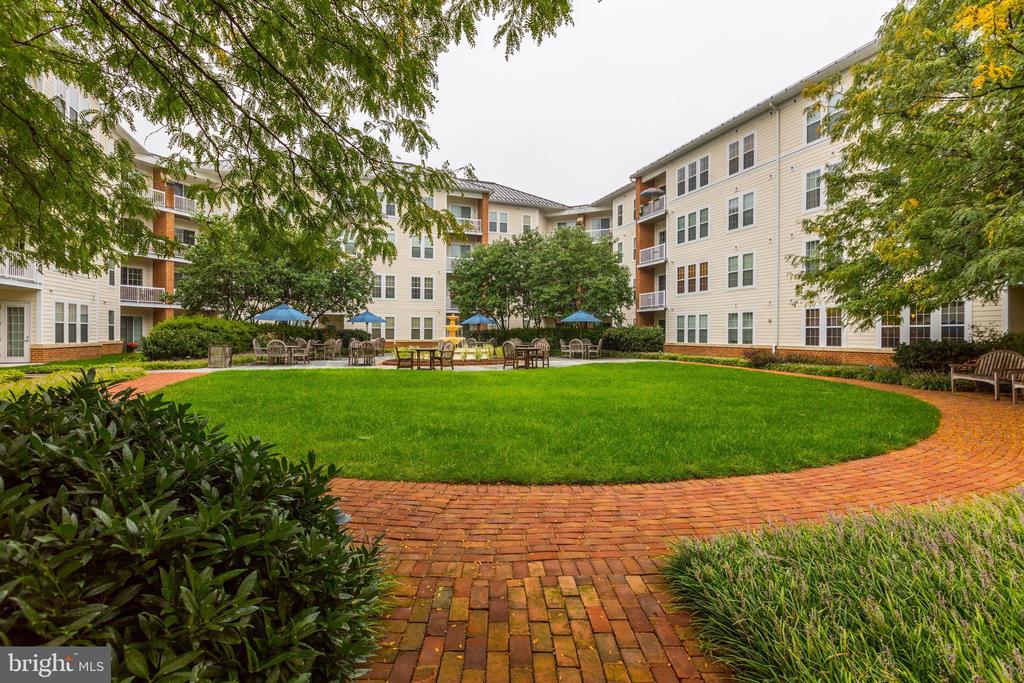 400 CAMERON STATION BOULEVARD 202
