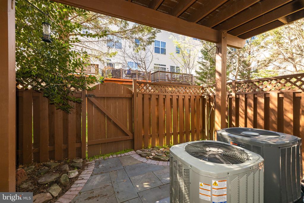 5140 DONOVAN DRIVE