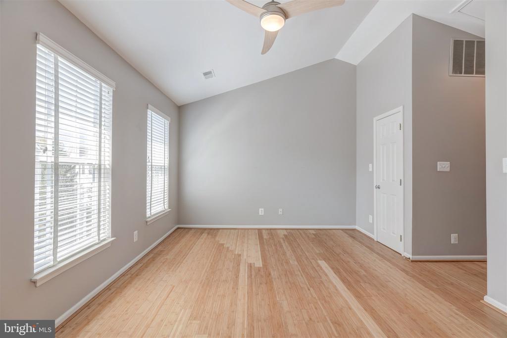 5140 DONOVAN DRIVE