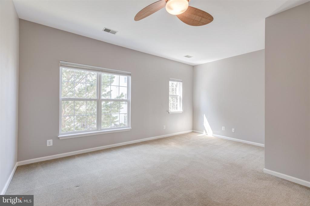5140 DONOVAN DRIVE