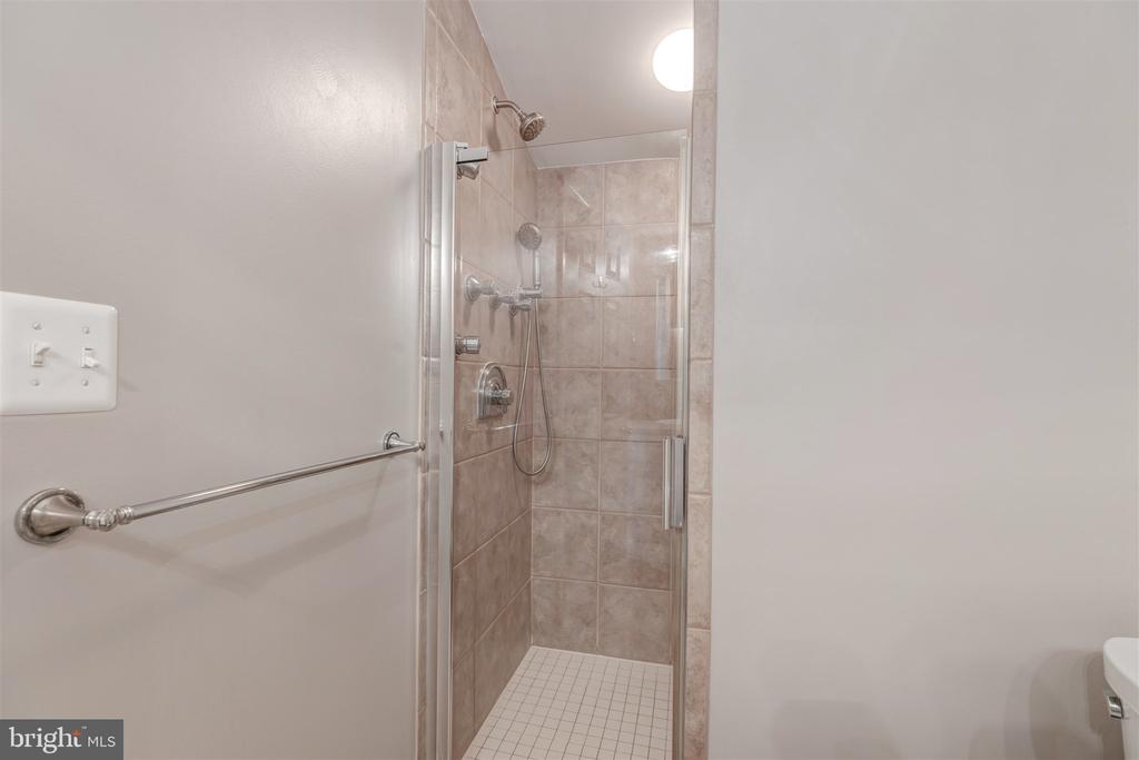 5140 DONOVAN DRIVE