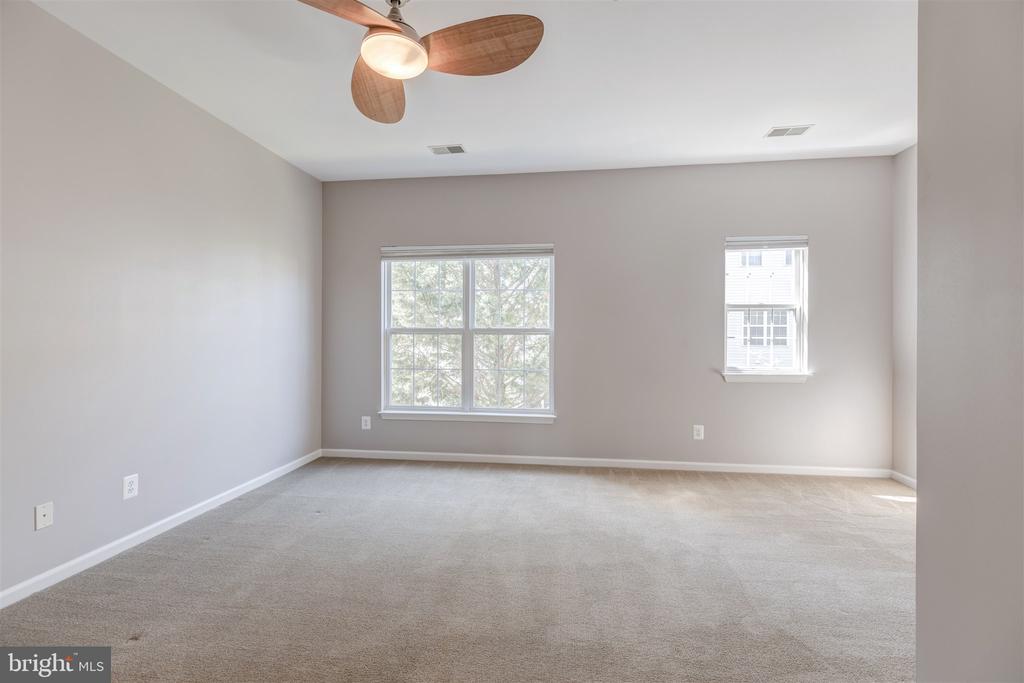 5140 DONOVAN DRIVE