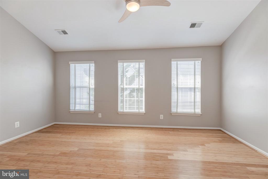 5140 DONOVAN DRIVE