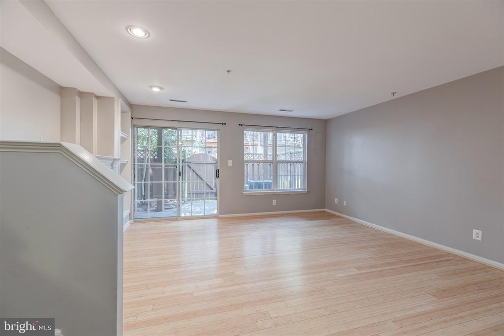 5140 DONOVAN DRIVE