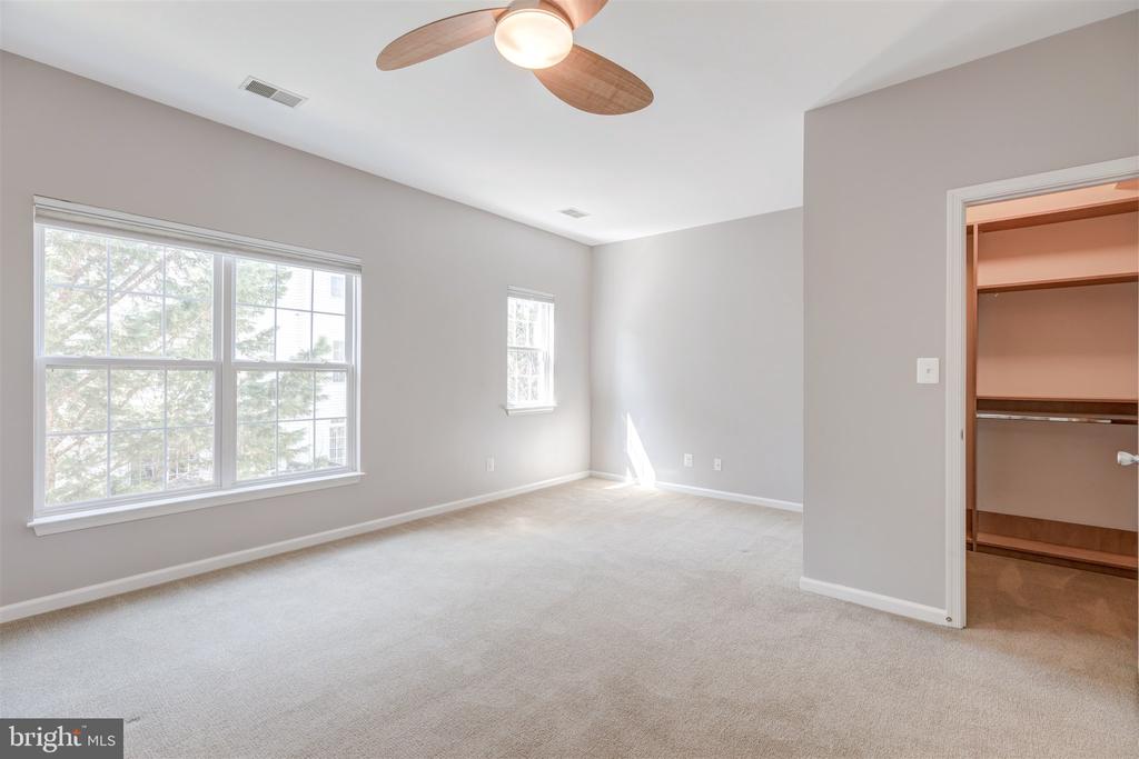 5140 DONOVAN DRIVE