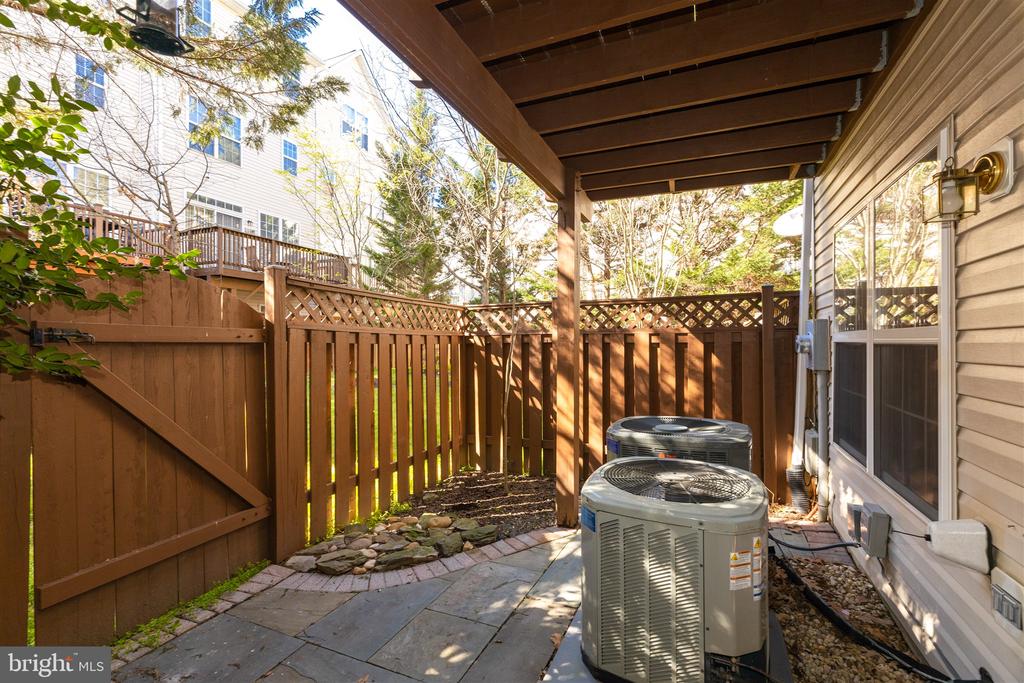 5140 DONOVAN DRIVE