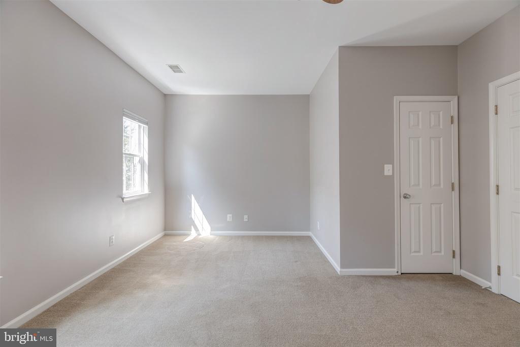 5140 DONOVAN DRIVE