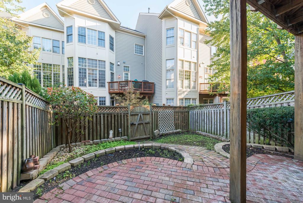 5007 BARBOUR DRIVE