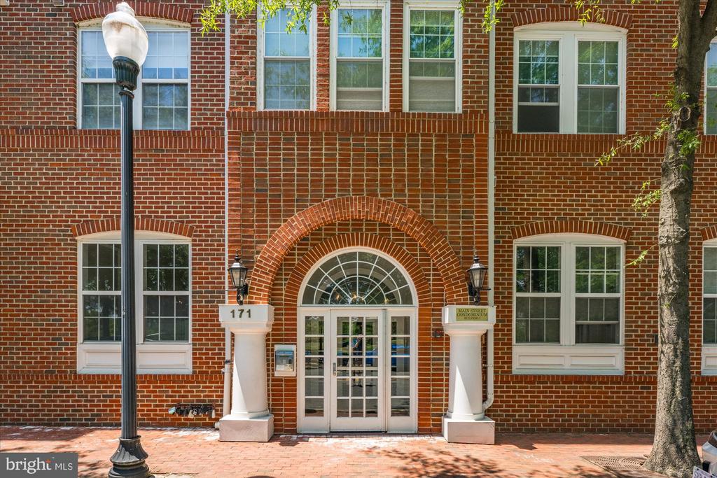 171 SOMERVELLE STREET 303