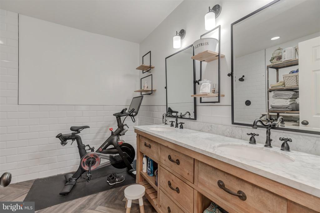 5112 DONOVAN DRIVE 102