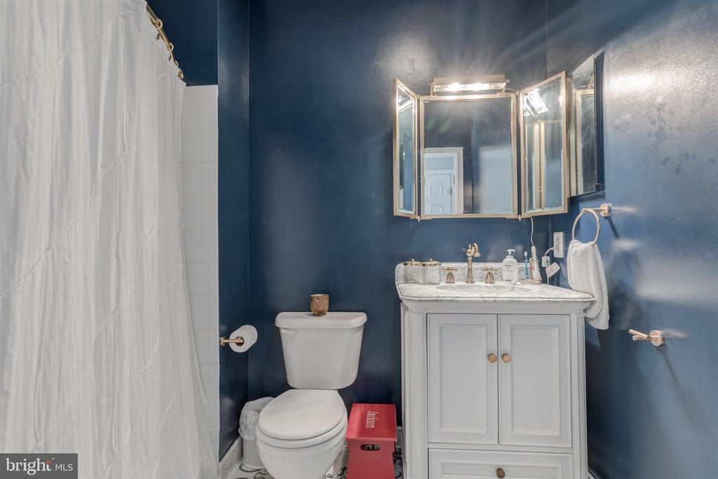 5112 DONOVAN DRIVE 102