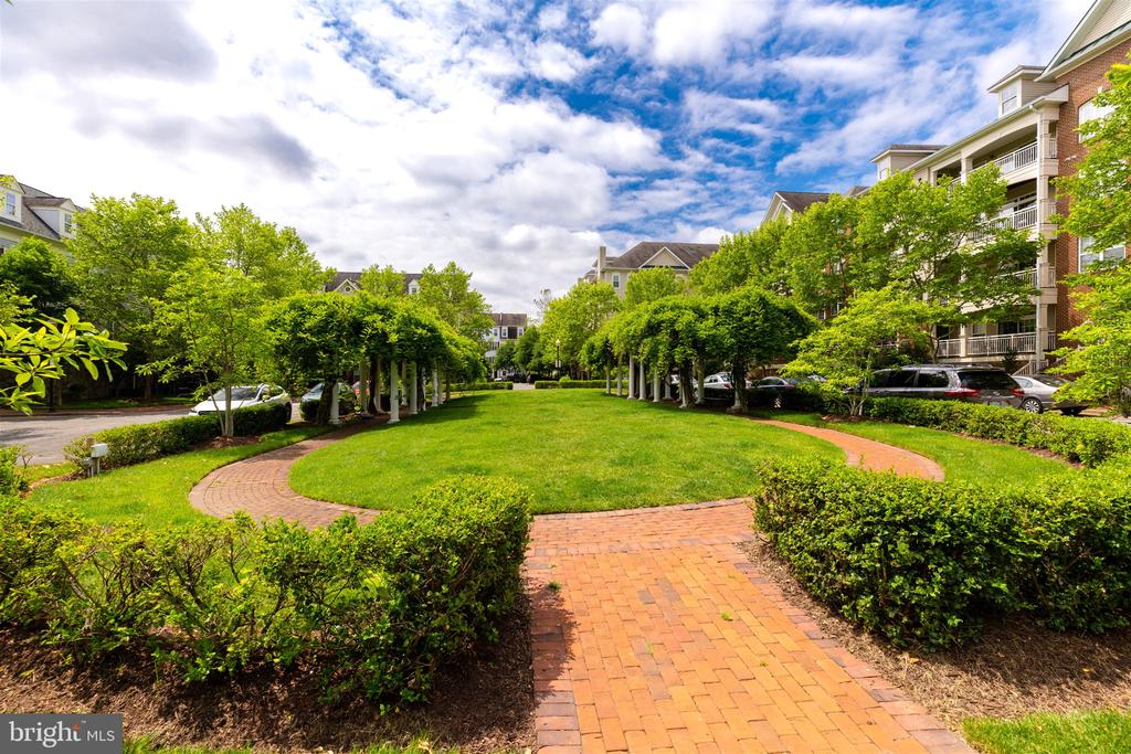 5112 DONOVAN DRIVE 102