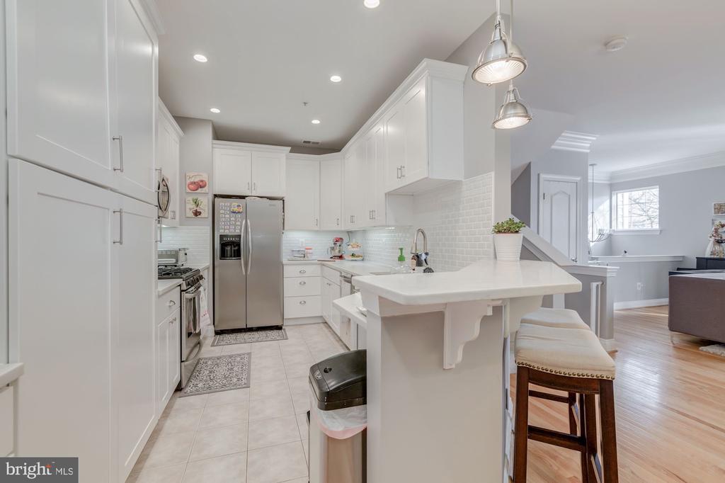 5112 KNAPP PLACE