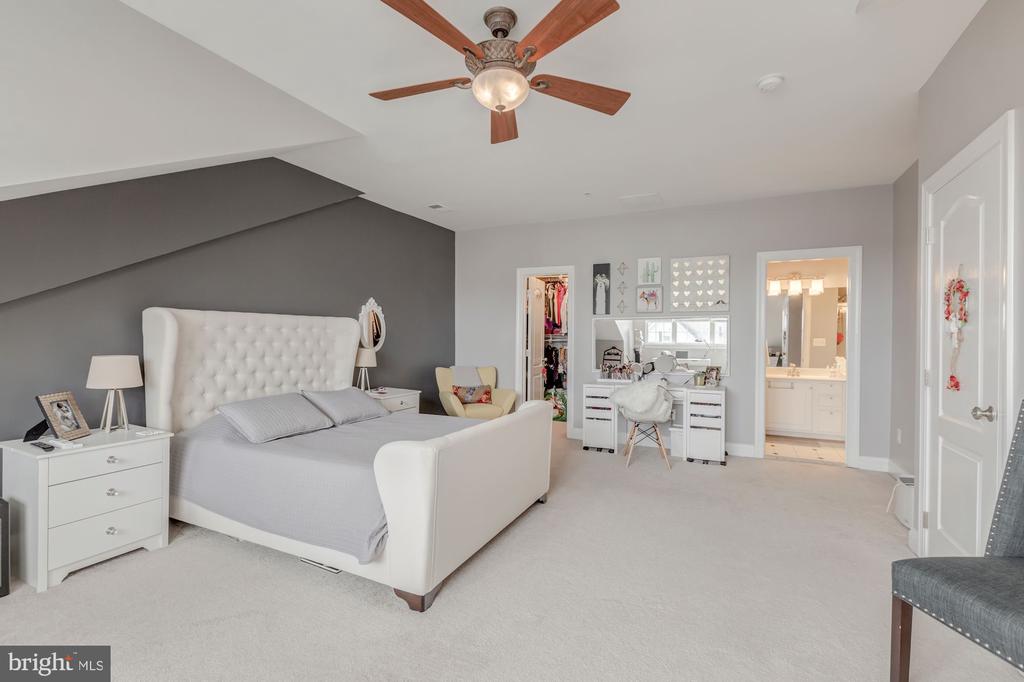 5112 KNAPP PLACE