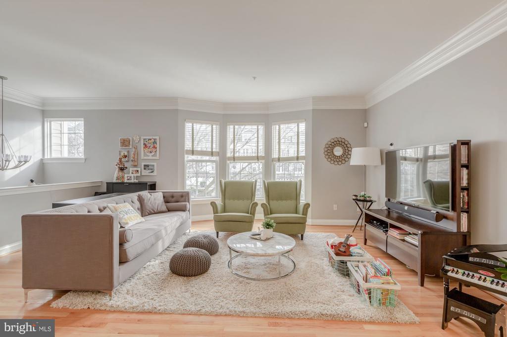 5112 KNAPP PLACE