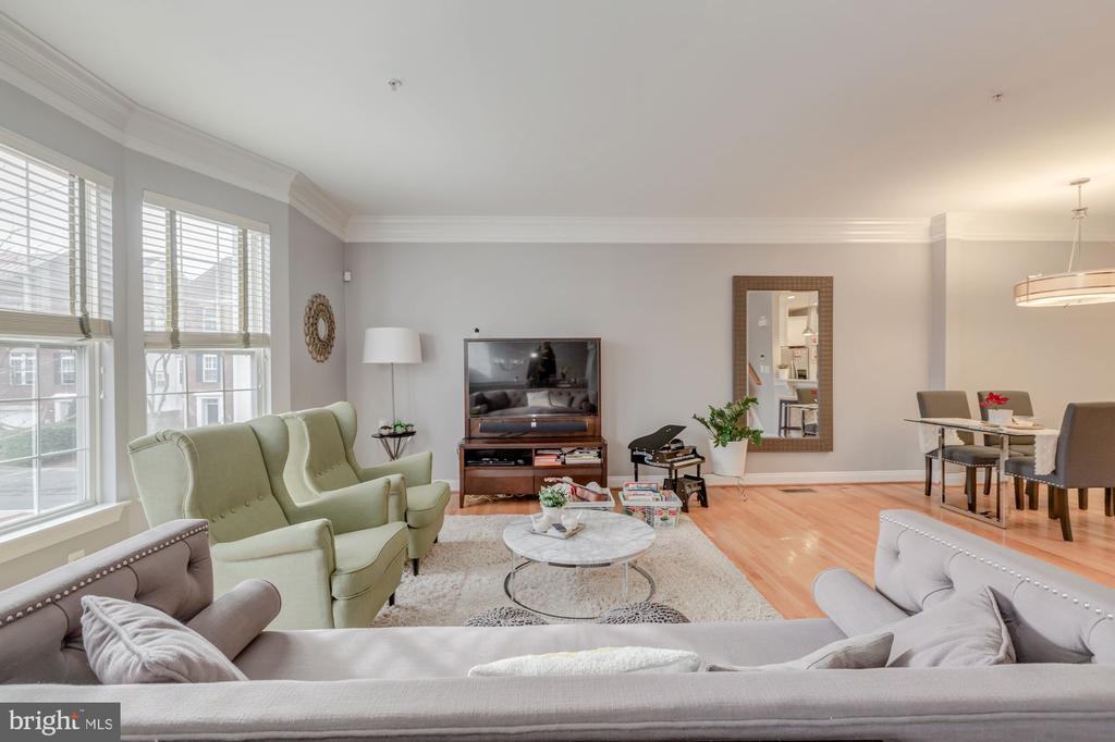 5112 KNAPP PLACE