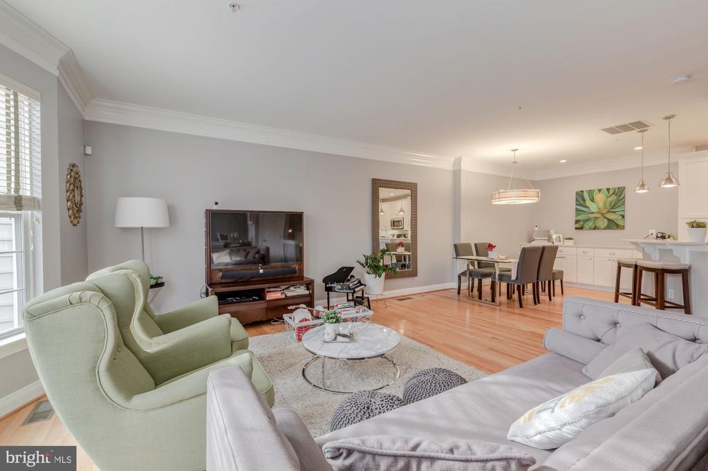 5112 KNAPP PLACE