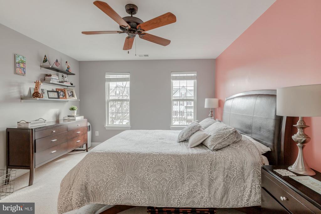 5112 KNAPP PLACE