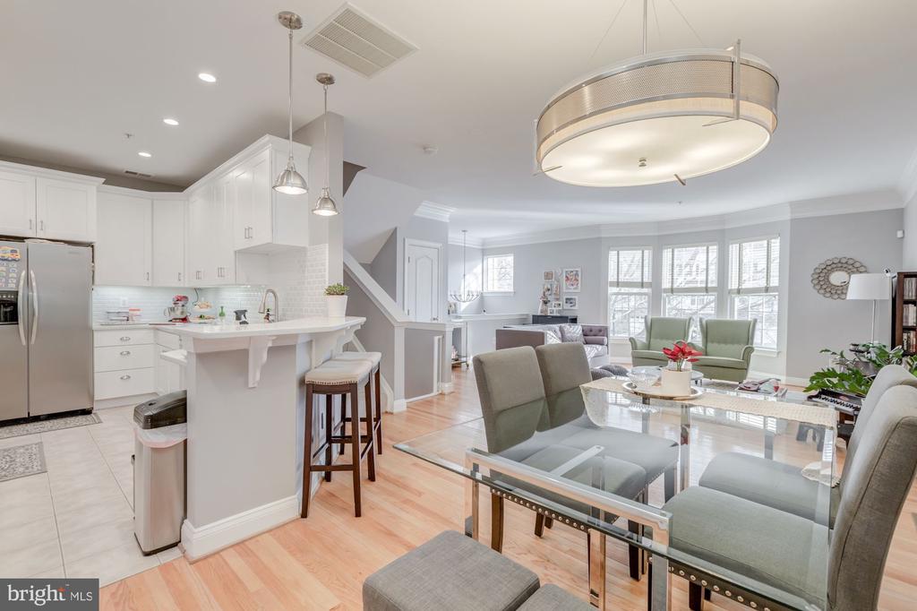 5112 KNAPP PLACE