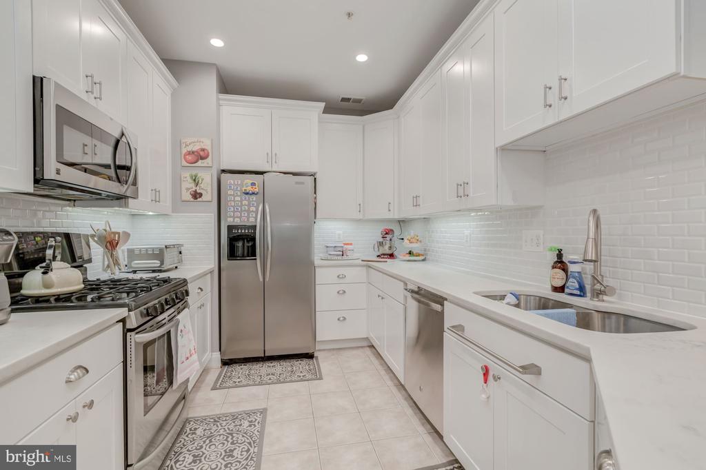 5112 KNAPP PLACE