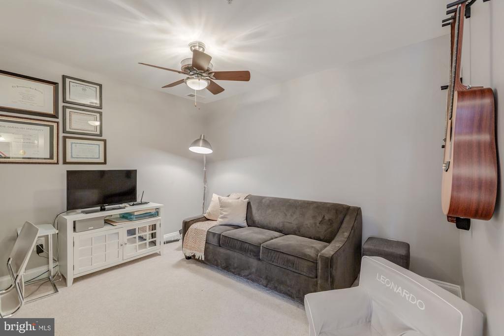 5112 KNAPP PLACE