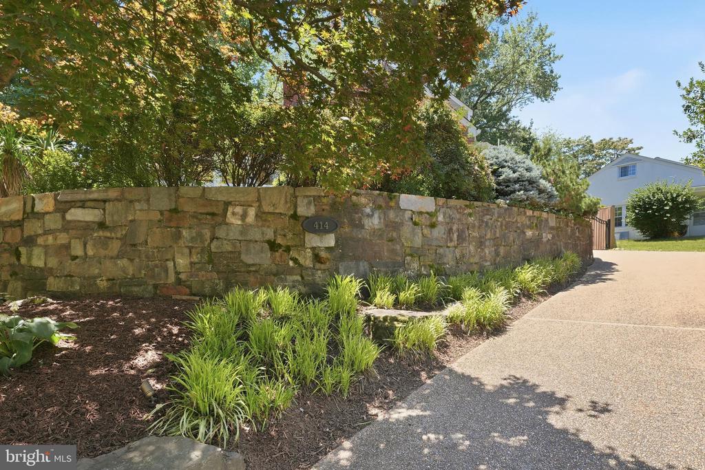 414 SKYHILL ROAD