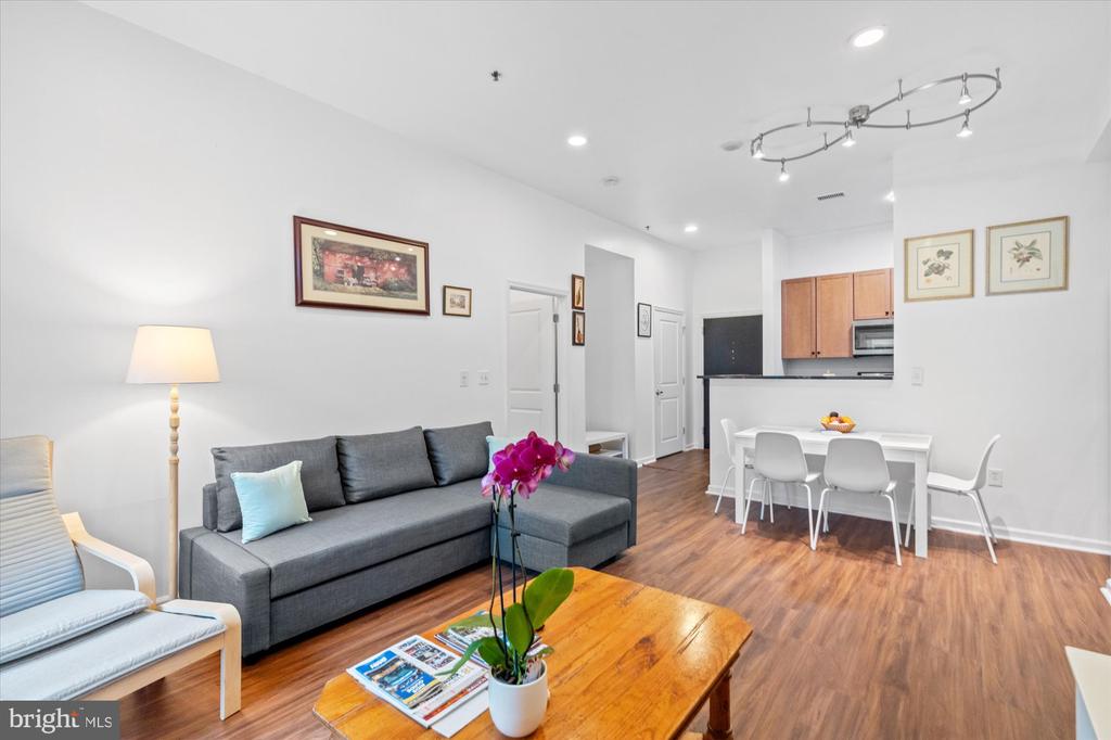 309 HOLLAND LANE Unit: 104