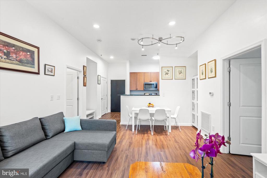 309 HOLLAND LANE Unit: 104