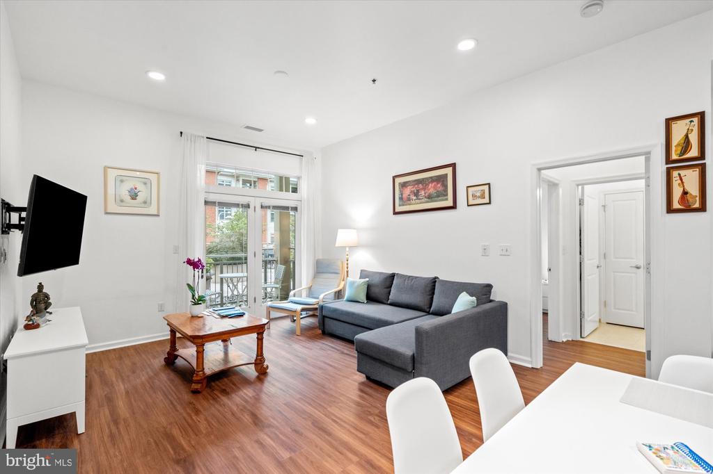 309 HOLLAND LANE Unit: 104