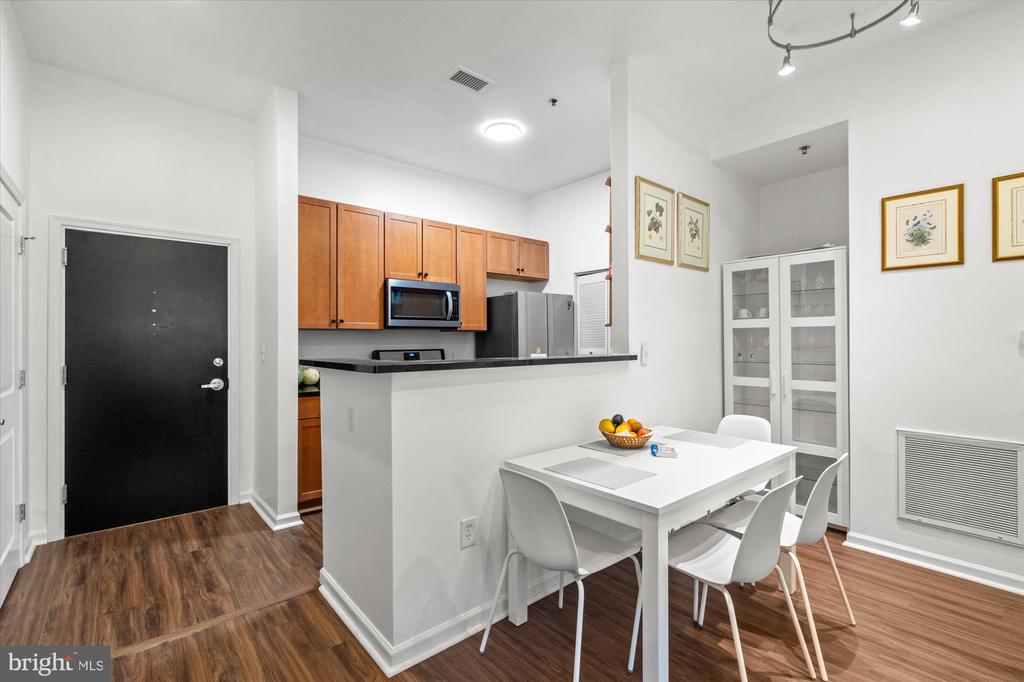 309 HOLLAND LANE Unit: 104