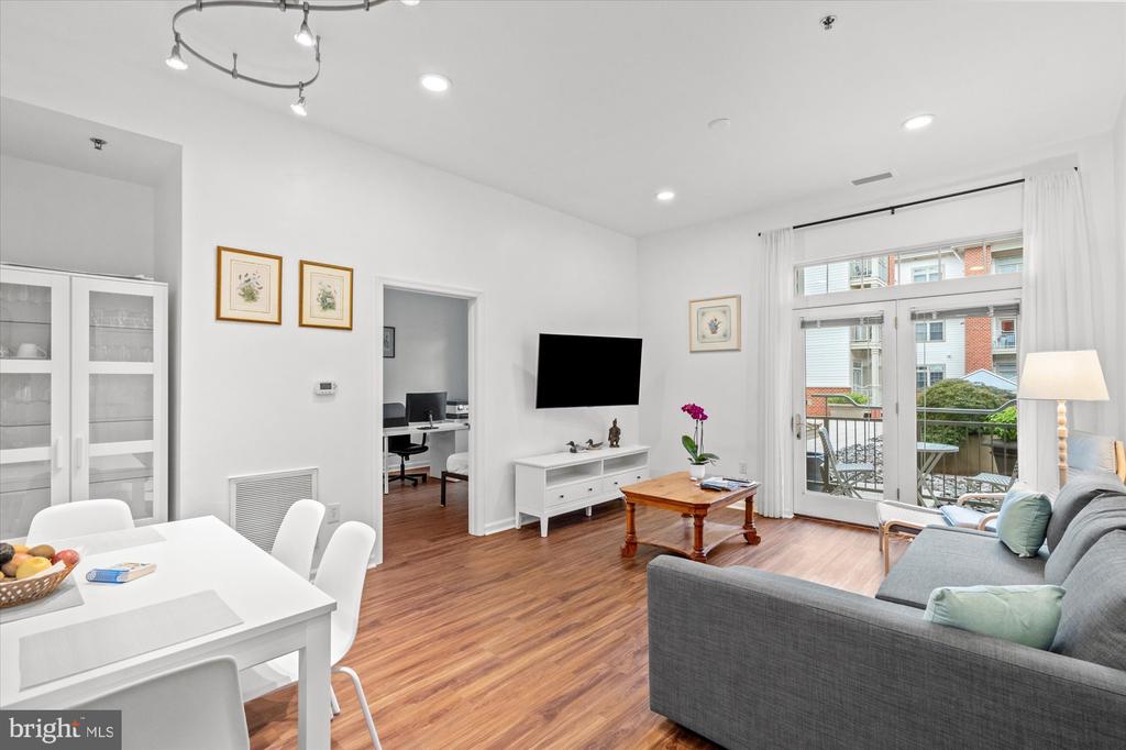 309 HOLLAND LANE Unit: 104