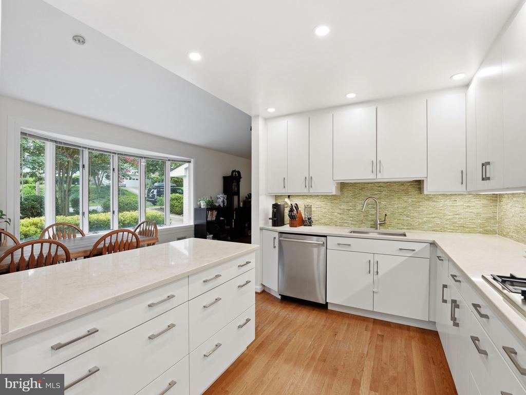 405 UNDERHILL PLACE