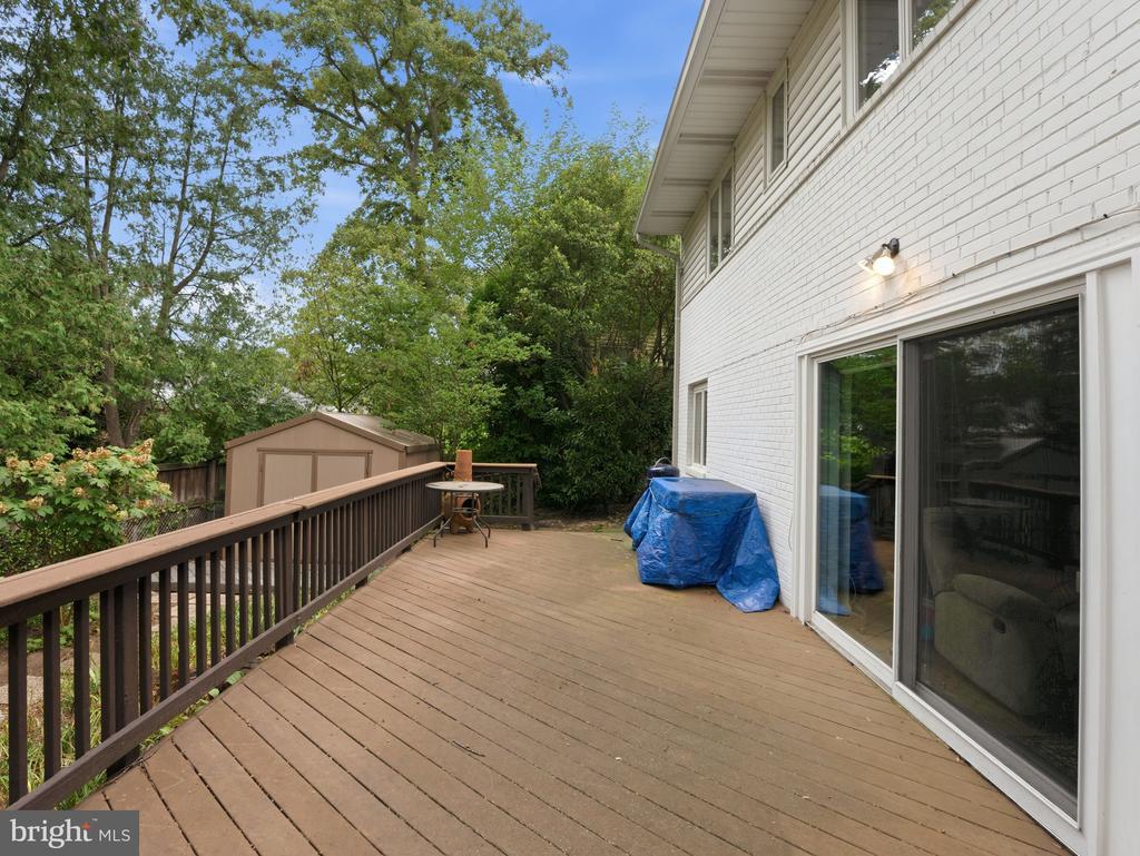 405 UNDERHILL PLACE
