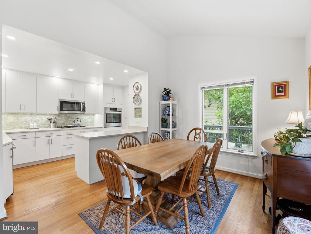 405 UNDERHILL PLACE