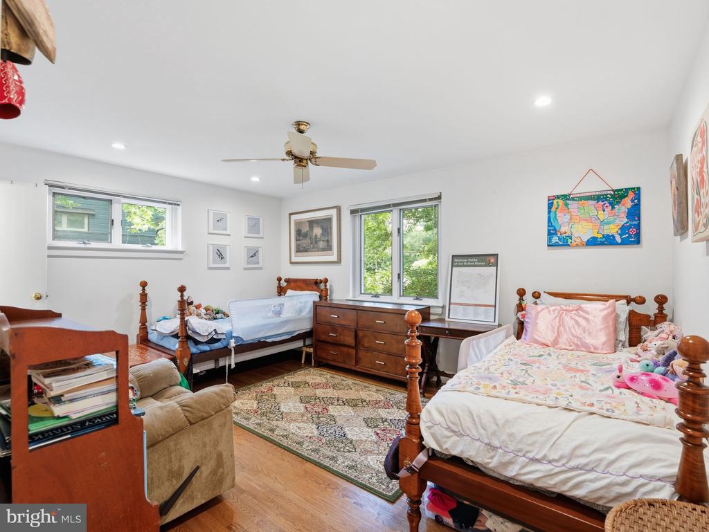 405 UNDERHILL PLACE