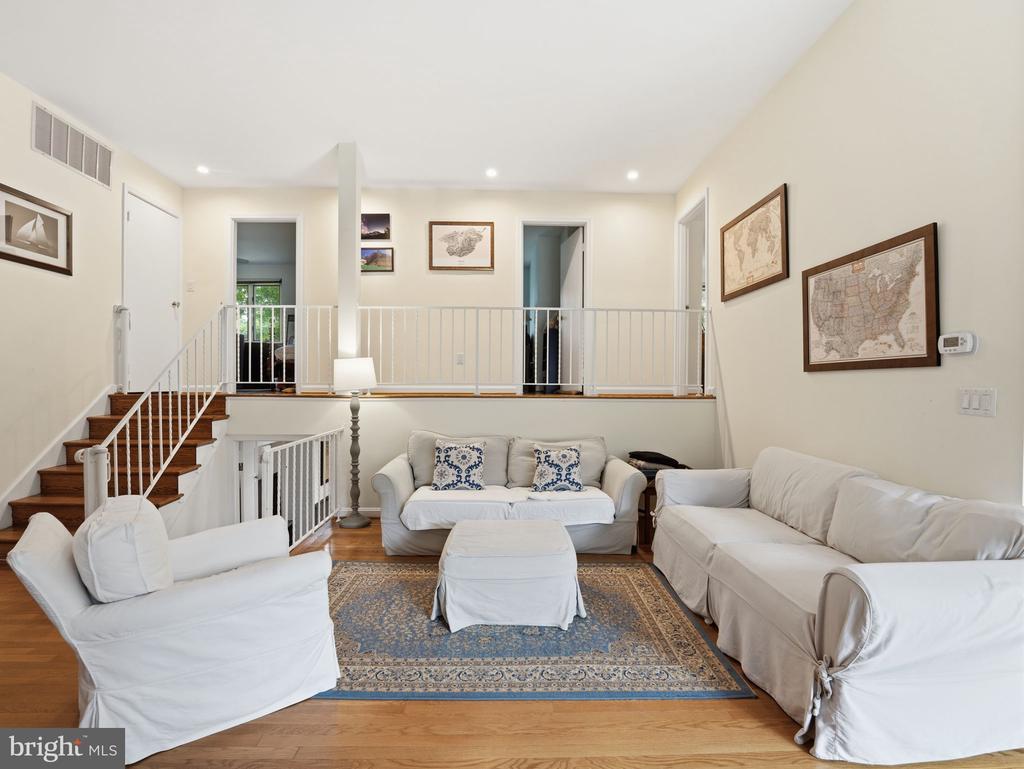 405 UNDERHILL PLACE