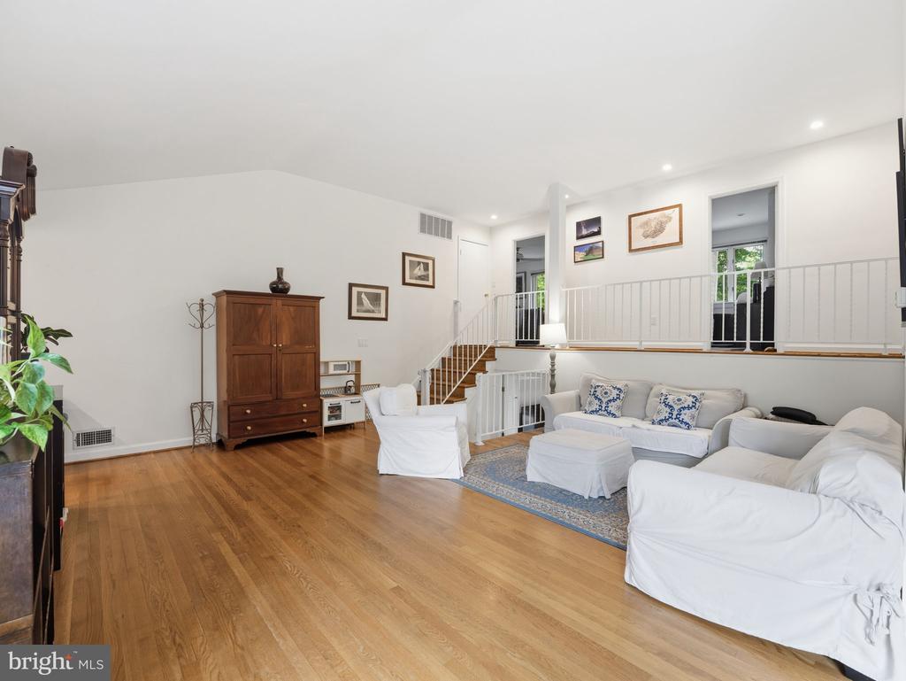 405 UNDERHILL PLACE