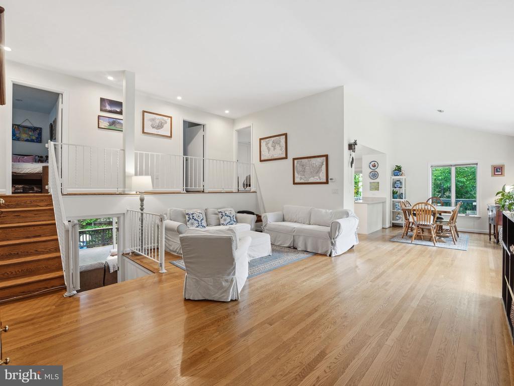 405 UNDERHILL PLACE