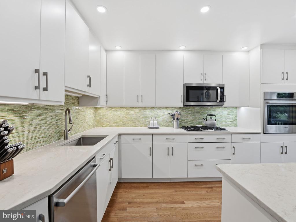 405 UNDERHILL PLACE